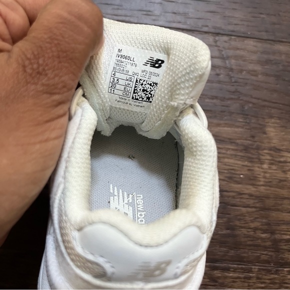 New balance NB 9060 white cream sneakers athletic shoes 4C *read - Picture 9 of 9